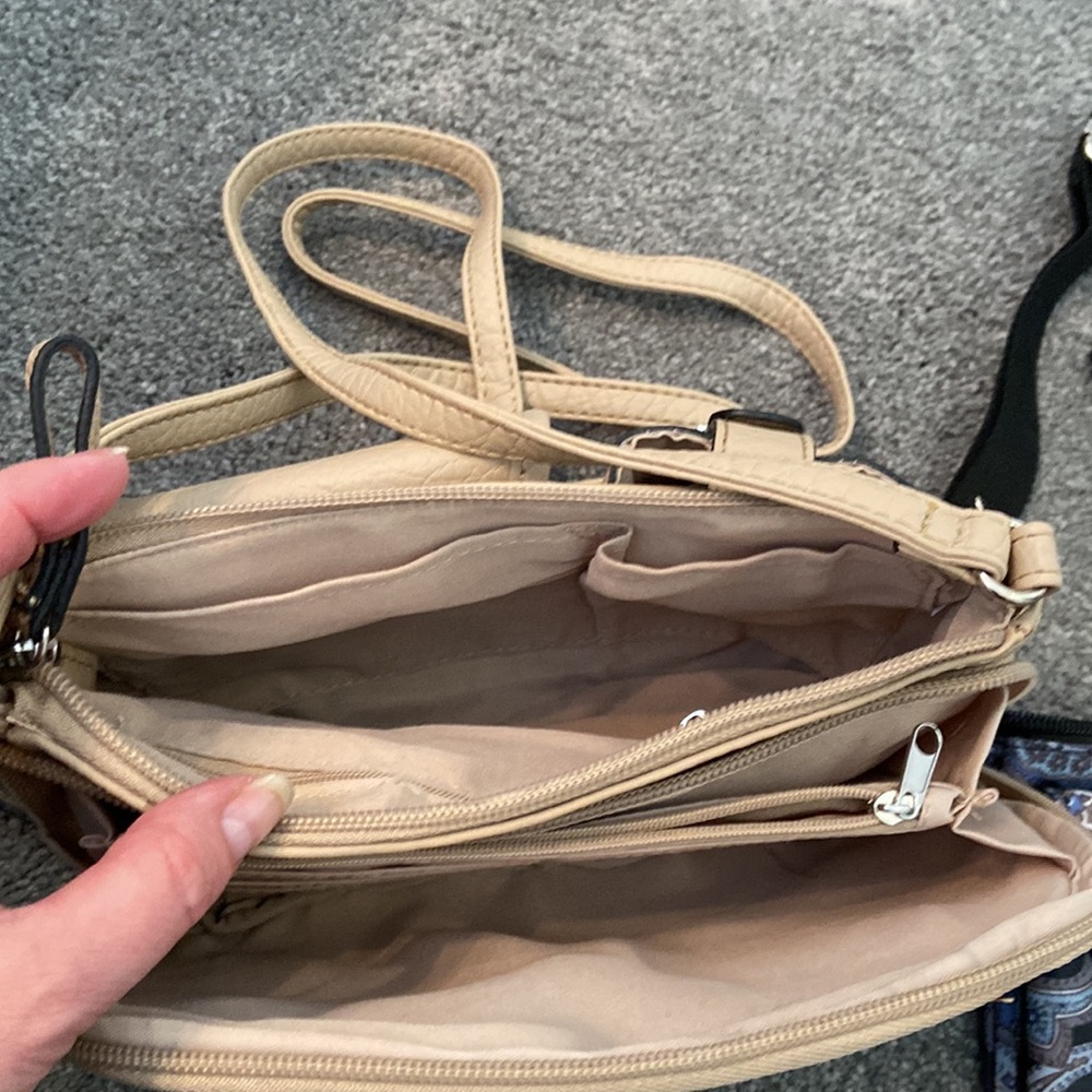 2 crossbody purses - Picture 4 of 9
